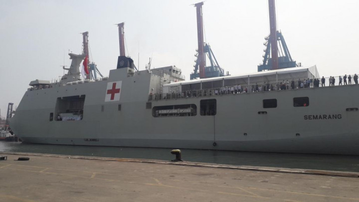 Keluarga Tabur Bunga di Lokasi Pesawat Lion Air Kandas