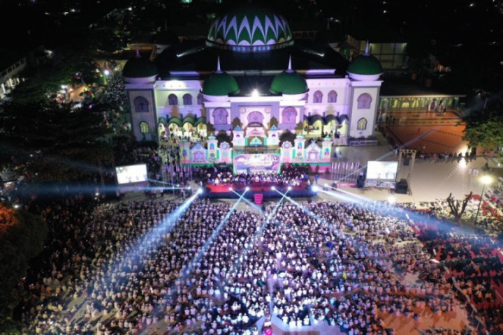 Pelajar dan Guru Pecahkan MURI Penghafal Juz 30 Terbanyak