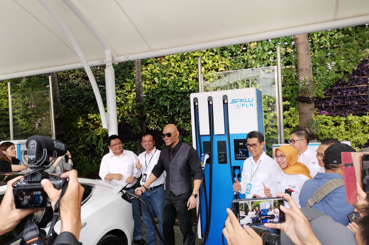 PLN Sediakan 3 Unit Charging Station Kendaraan Listrik Gratis