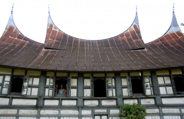 Mengenal Rumah Tahan Gempa Asli Indonesia