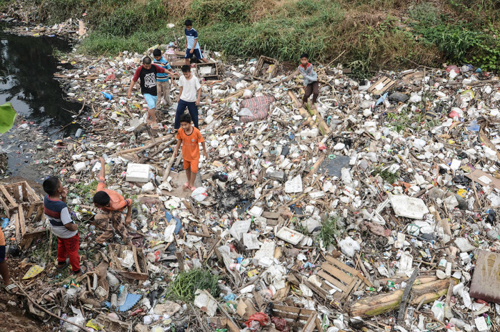 Sampah Kembali Penuhi Kali Jambe Bekasi