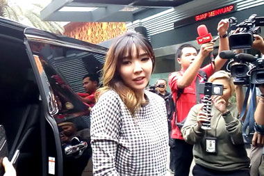 Terkait Video Syur, Gisella Anastasia Bawa Barang Bukti ke Polda