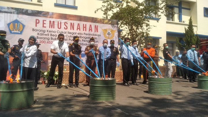 Puluhan Juta Rokok Ilegal Dimusnahkan di Sulsel