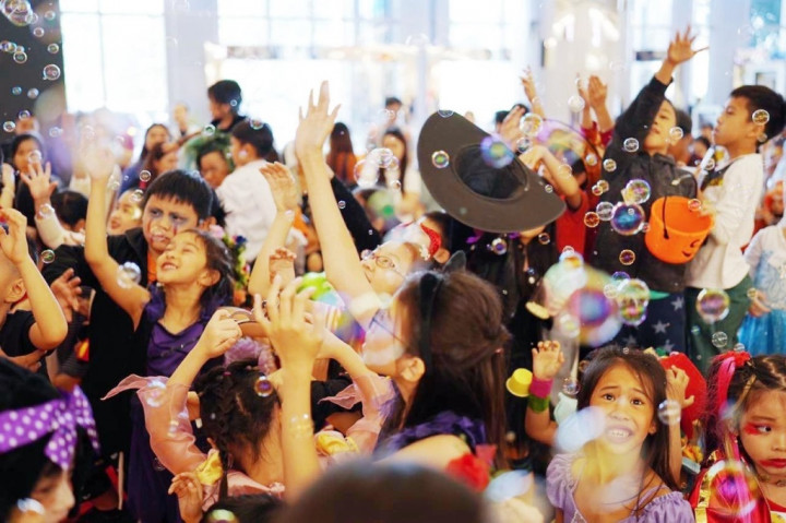 Halloween Sweet or Treats Bertabur Permen dan Cokelat