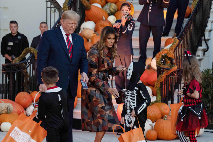 Halloween Ala Trump dan Meliana di Gedung Putih