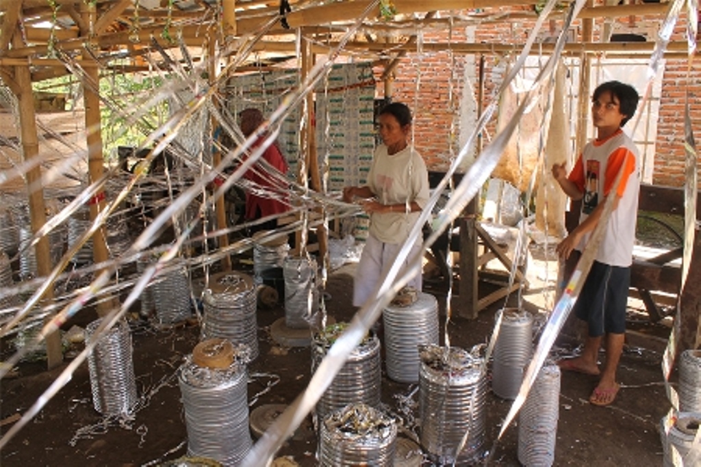 Perajin tambag Desa Kubangwungu, Kecamatan Ketanggungan, Brebes, Jawa Tengah. (Foto: Medcom.id/Kuntoro Tayubi)