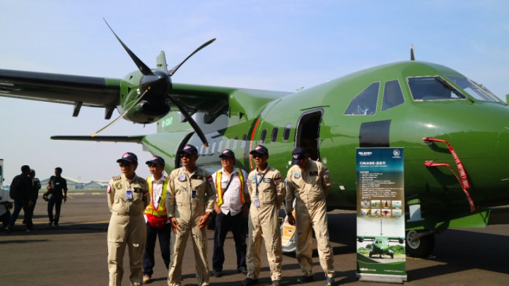 PT DI Delivers CN235 Aircraft to Nepal