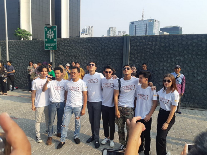 Reza Rahadian Tak Alami Kesulitan Perankan Habibie Muda