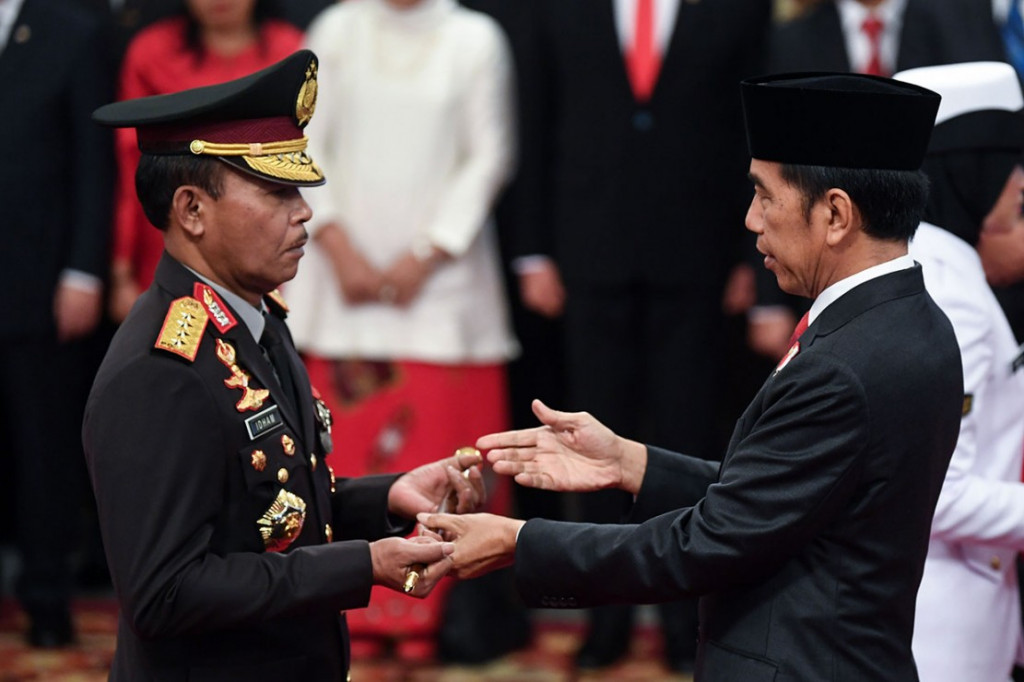 Presiden Joko Widodo melantik Jenderal Idham Azis sebagai Kepala Kepolisian Republik Indonesia Istana Negara Jakarta - Antara Foto/Wahyu Putro A