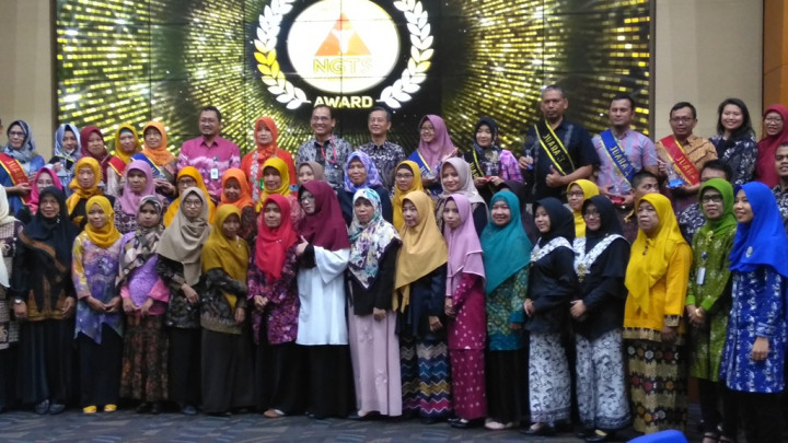 Guru dan 'Sekolah Sehat' Raih Penghargaan