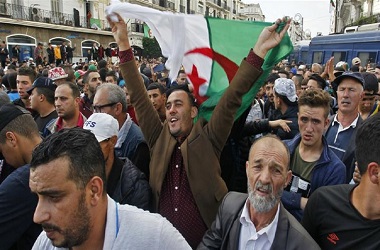 Puluhan Ribu Warga Aljazair Tolak Rencana Pemilu