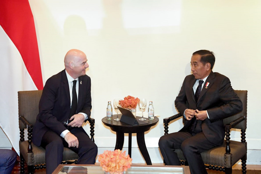 Jokowi ke Presiden FIFA: Kami Siapkan 10 Stadion untuk Piala Dunia U-20