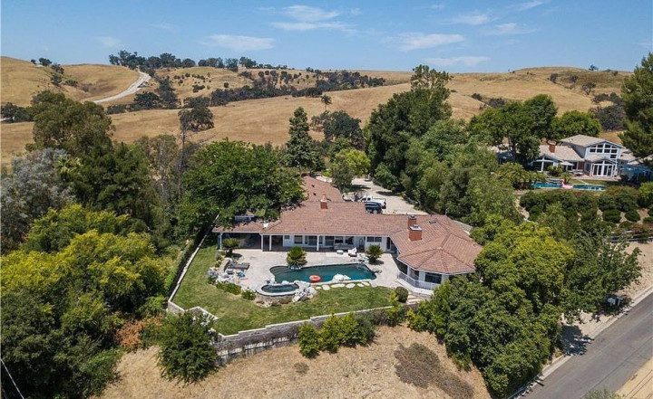 Kanye West dan Kim Beli Rumah Bergaya Peternakan