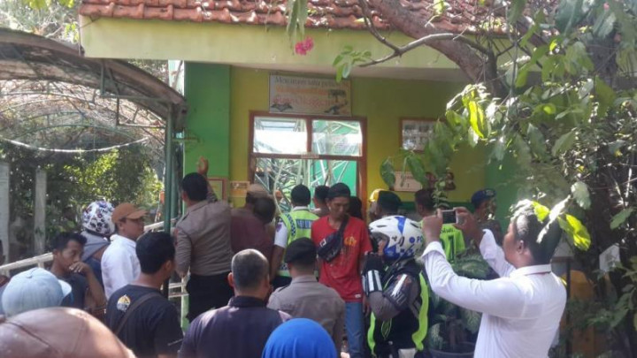 Atap SDN Gentong Pasuruan Ambruk Tiba-Tiba