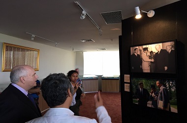 Deretan Foto Kedekatan Indonesia-AS Dipamerkan di Perpusnas