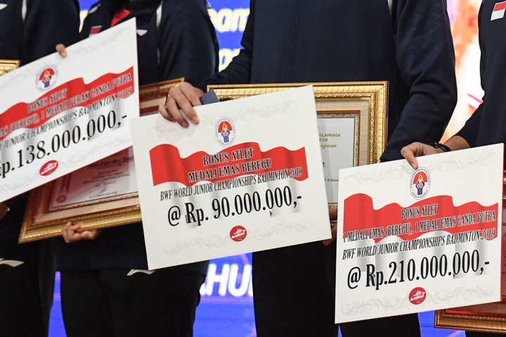 Atlet-atlet Berprestasi Diguyur Bonus oleh Kemenpora