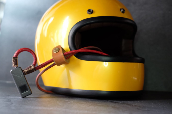 Pasang Gembok Khusus, Cegah Maling Helm Beraksi