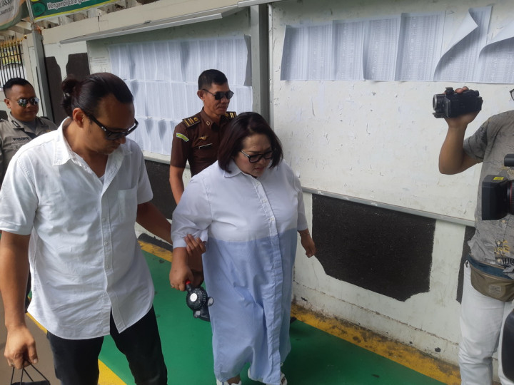 Nunung Tertatih-tatih Hadapi Sidang Pembacaan Tuntutan