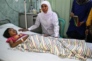 Khofifah Minta Pemkot Pasuruan Dampingi Korban Sekolah Ambruk