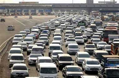 Roda Belakang Mobil Depan, Bisa Jadi Patokan Jarak Aman