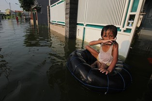 Pemkot Surabaya Revitalisasi Kawasan Kali Lamong