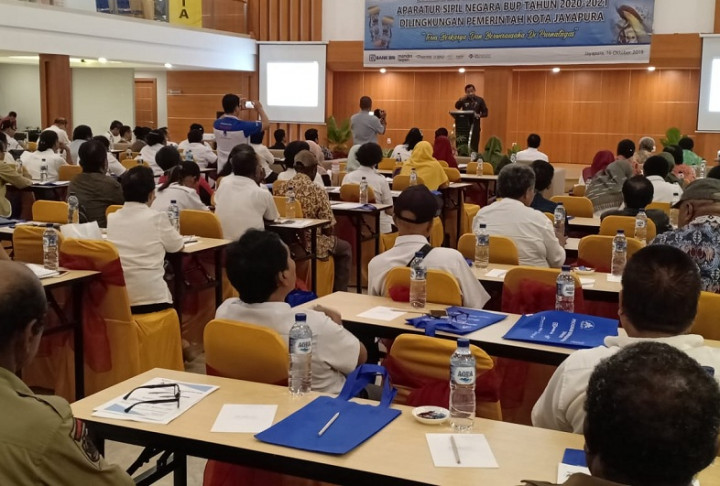 Bupati Jayapura Mendukung Larangan Cadar di Lingkup ASN