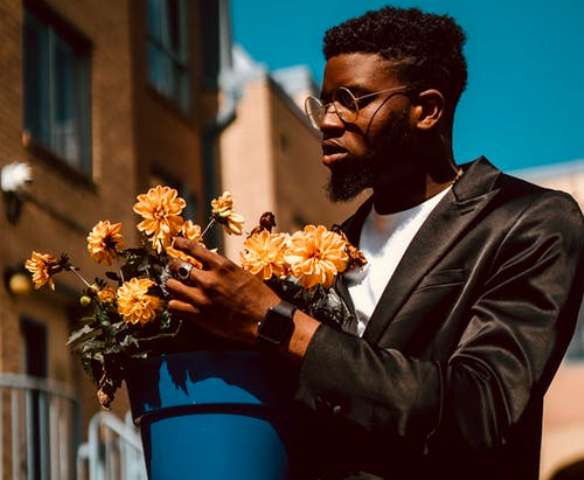 Tampil Berkelas dan Gaya dengan Blazer Hitam