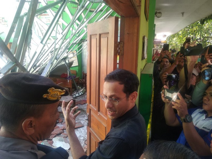 Nadiem Makarim Memotivasi Orang Tua Siswa SDN Gentong