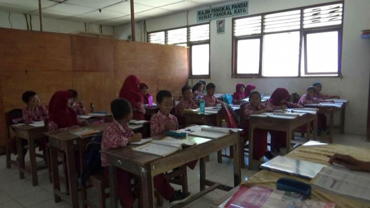 Atap Nyaris Ambruk, Siswa SD Menempati Bekas Gudang