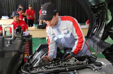 Hino Siap Terapkan Emisi Euro4 Lewat Kompetisi Customer Satisfaction