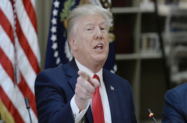 Trump Sebut Identitas Whistleblower Pemakzulan Harus Dibuka