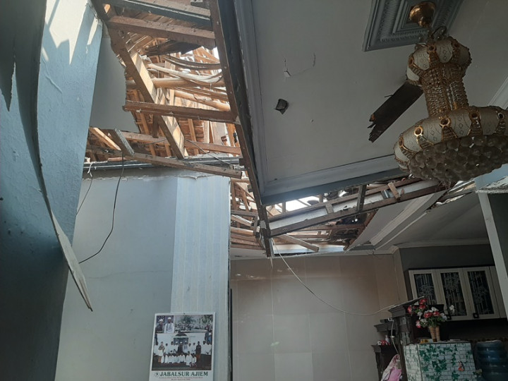 Renovasi Enam Rumah Tertimpa Tower Rampung Dua Bulan