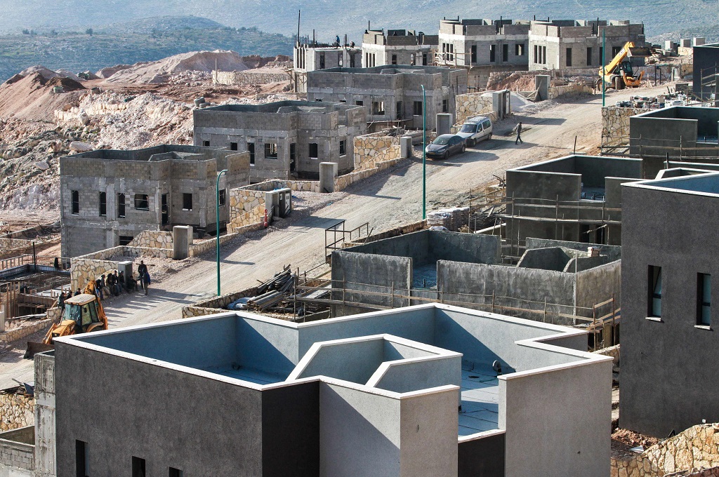 Proyek pembangunan permukiman baru Israel di Naale dekat Ramallah, Tepi Barat, 8 Februari 2017. (Foto: AFP/GIL COHEN-MAGEN)