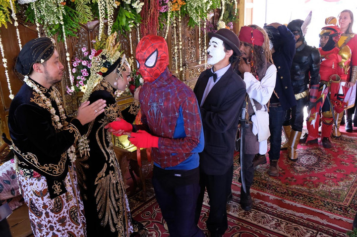Ketika Super Hero Hadiri Resepsi Pernikahan