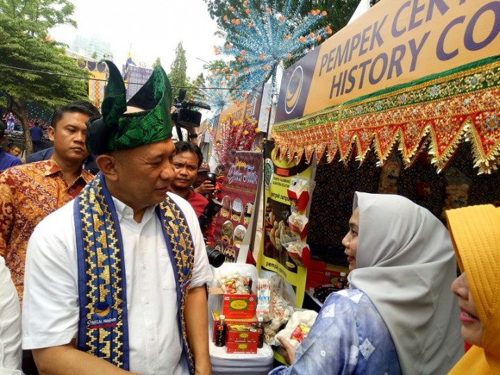 Menteri Koperasi dan UKM Tinjau Pasar Restorasi