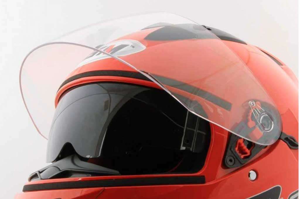 Ada bahaya yang terjadi jika melakukan cuci helm cepat. GM