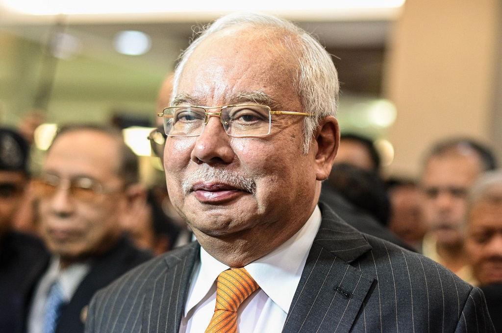 Mantan PM Malaysia Najib Razak tiba di pengadilan Kuala Lumpur, Senin 11 November 2019. (Foto: AFP/MOHD RASFAN)