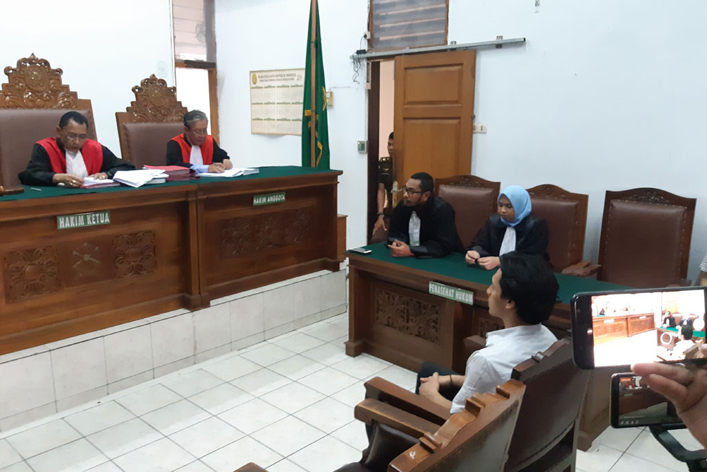Jefri Nichol dalam sidang putusan di PN Jaksel, Senin, 11 November 2019 (Foto: Medcom.id/Dhaifurrakhman Abas)