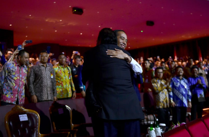 Jokowi: Pelukan Pak Surya Lebih Erat