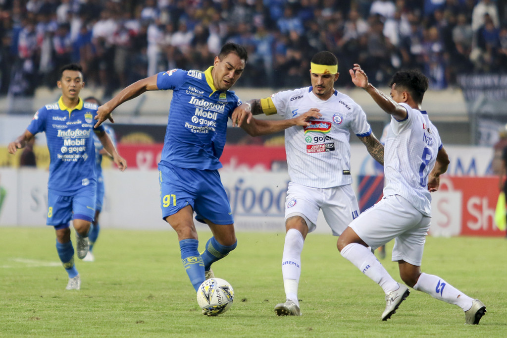 Persib Gilas Arema FC 3-0 di Jalak Harupat