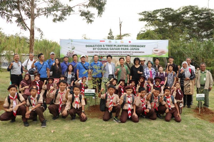 Masyarakat Jepang Hijaukan Istana Panda Indonesia