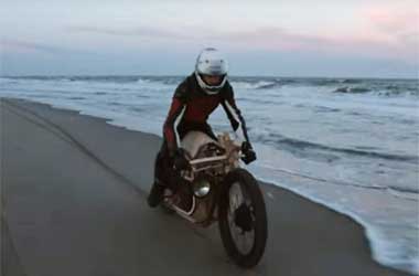 Sepeda Motor Unik dari Kayu dan Ganggang Laut