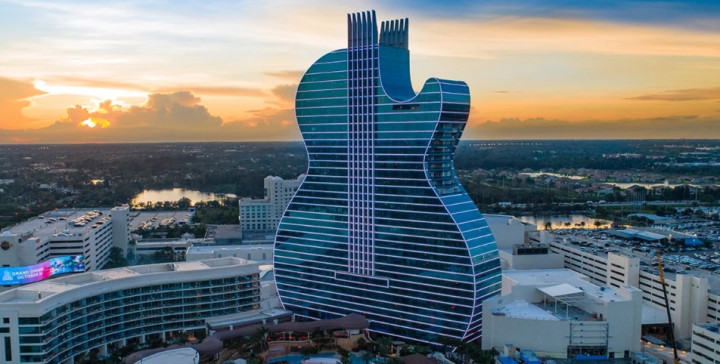Hotel Hard Rock Berbentuk Gitar di Florida