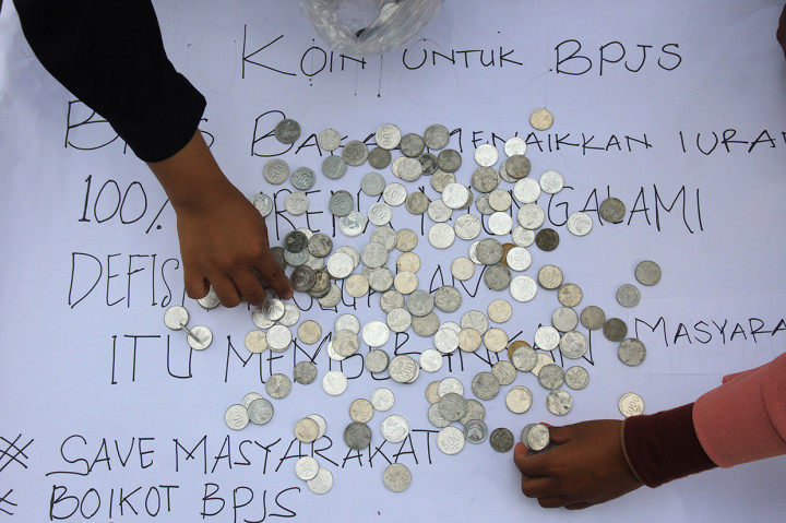 Protes Kenaikan Iuran, Mahasiswa Aceh Galang Koin untuk BPJS