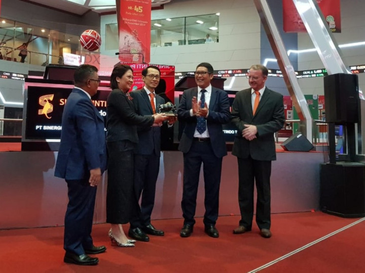 <i>Listing</i> Perdana, Saham Perusahaan Plastik Melejit 69%