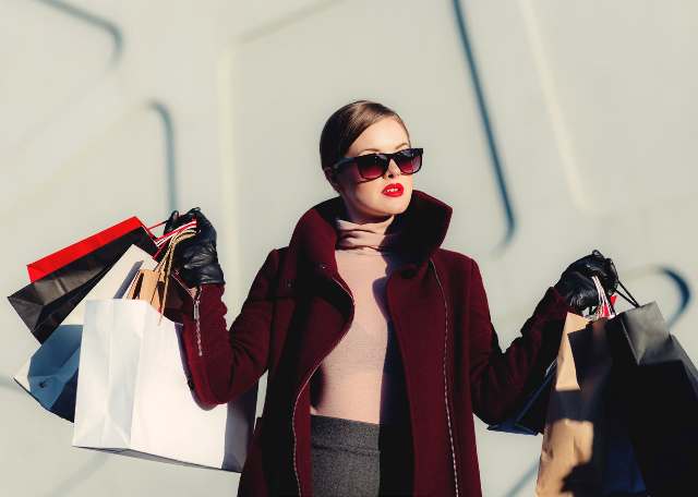 Pakaian Semi Formal untuk Wanita