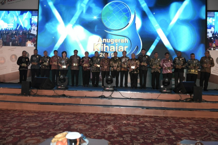 16 Kepala Daerah Raih Kihajar Award 2019