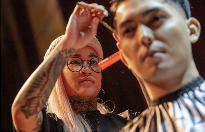 Tren Gaya Rambut Pria 2020 di Mata Barber Wanita