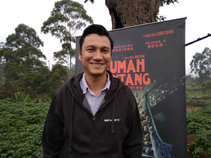 Christian Sugiono Belajar Pakai Mesin Tik demi Rumah Kentang