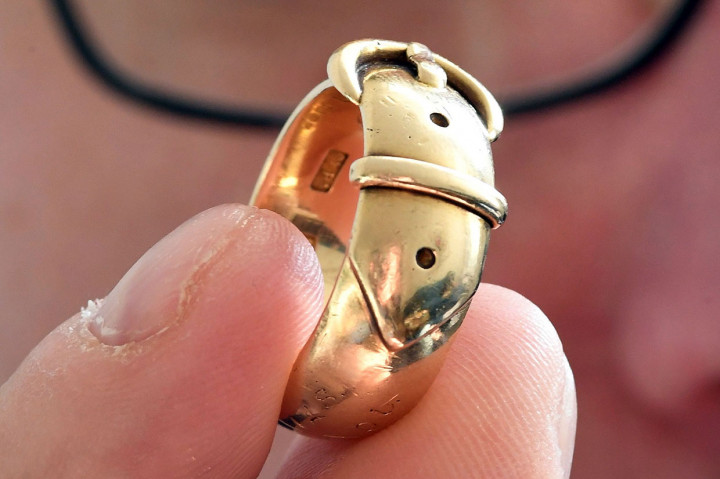 Cincin Berharga Milik Oscar Wilde yang Dicuri Ditemukan